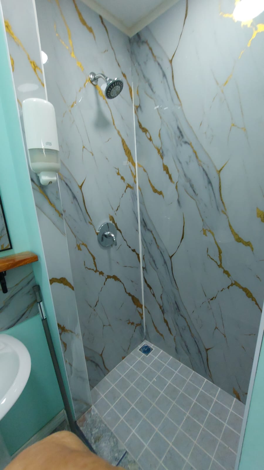 Cabin 4 Shower